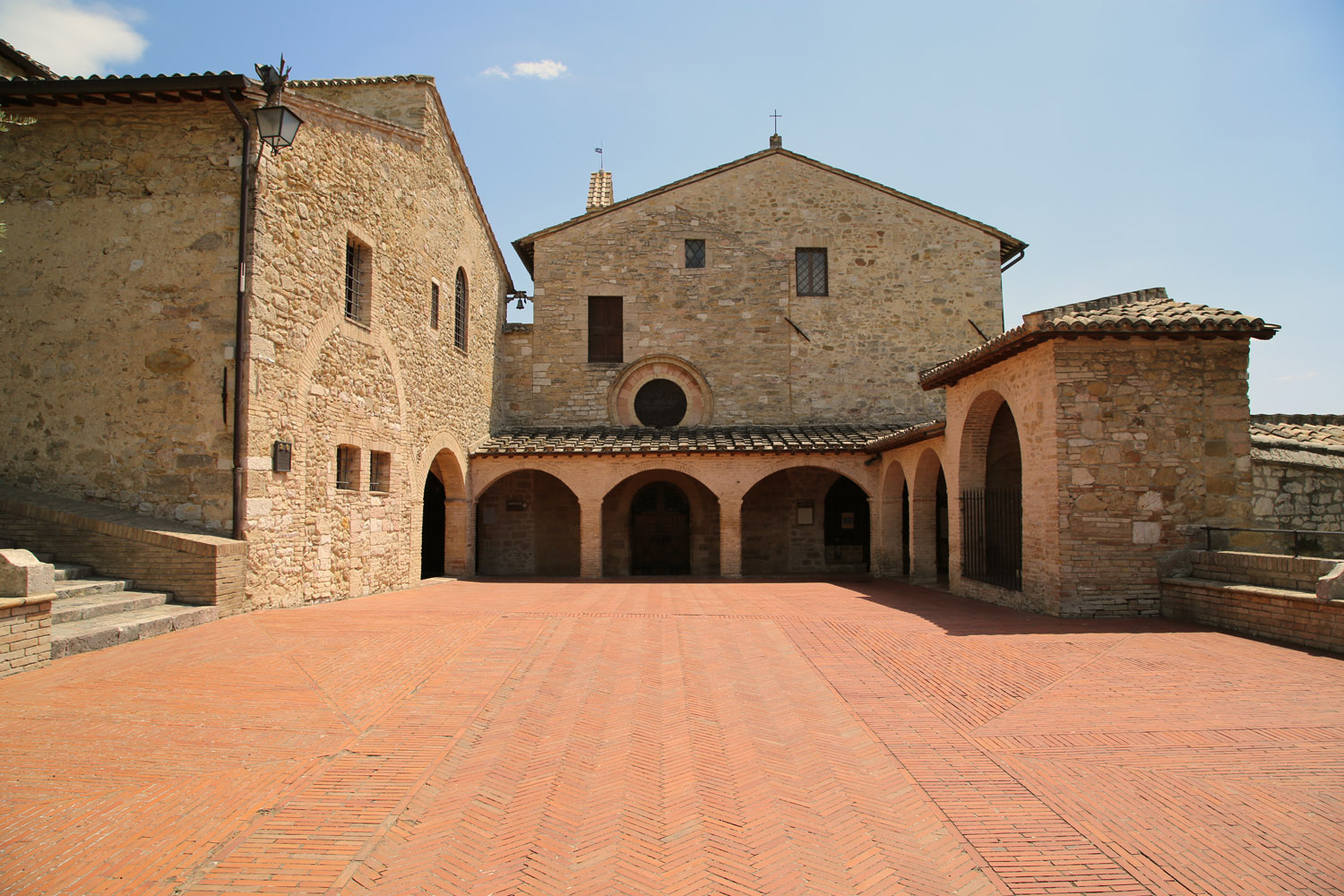 Vista frontale di San Damiano.