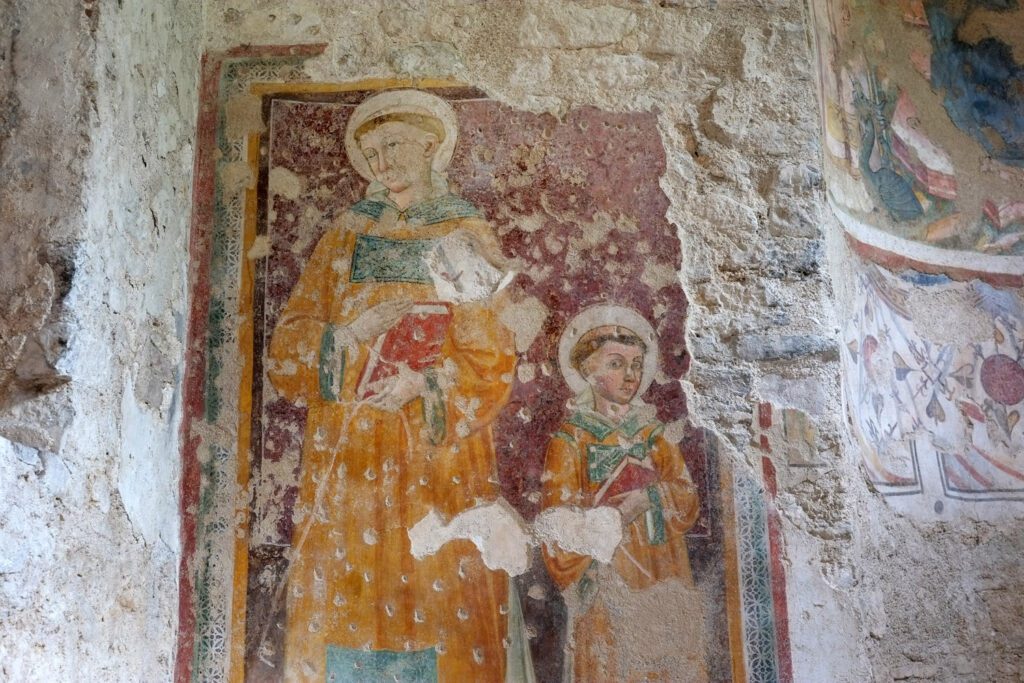 Dettaglio di un affresco ben conservato nella Basilica di San Salvatore.