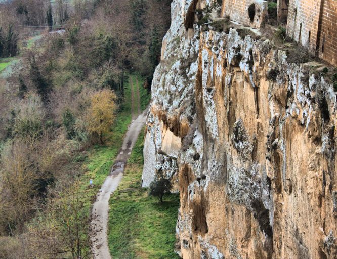 Part of the path of the Orvieto Cliff Ring that runs along the tuff of the cliff.