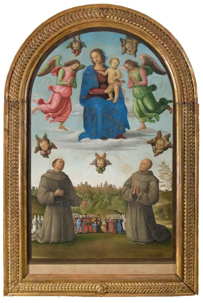 visione d’insieme della tela, con la Vergine seduta sulle nuvole con in braccio il Bambino nella parte superiore. Ai suoi lati, due angeli stanno pregando. Nella parte centrale, due Santi sono inginocchiati e ricambiano lo sguardo della Vergine e degli angeli. Sono Bernardino da Siena sulla destra e San Francesco d’Assisi sulla sinistra. Quest’ultimo, con la mano sinistra, indica i fedeli raccolti in preghiera collocati in secondo piano in basso nel dipinto.