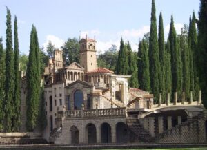 Image depicting an architectural part of the amphitheatre located in the park of La Scarzuola. The construction is composed of buildings in different styles that are placed one on top of the other.