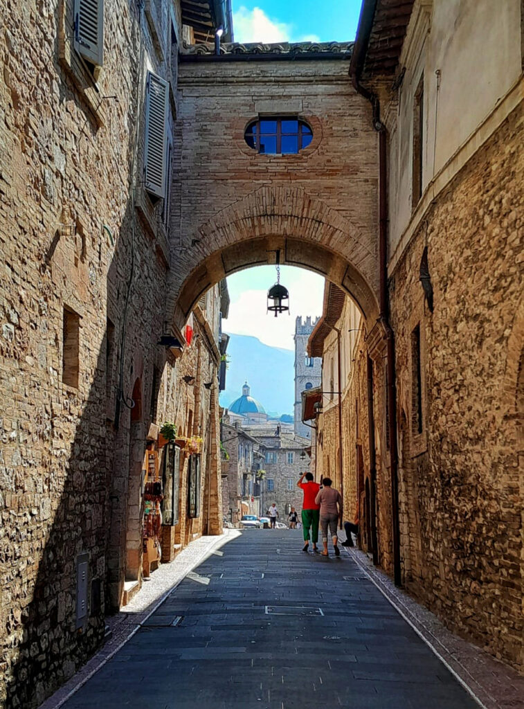Chin FunFoo. Assisi, Via San Paolo.