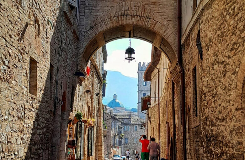 Chin FunFoo. Assisi, Via San Paolo.